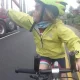 4 yoshli velosipedchi qiz internet yulduziga aylandi (video)