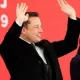 Ilon Mask Xitoyda Tesla zavodi ochilishida raqsga tushib ketdi (video)