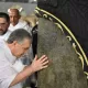 Шавкат Мирзиёев Каъбани тозалади