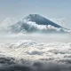 Олимлар булутларда микропластмасса топди, бу иқлимга ва одамлар саломатлигига таъсир қилиши мумкин