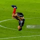 Braziliyalik futbolchi o‘z darvozasiga atayin avtogol urdi (video)