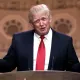 Янги муддатлар қўйишдан уялмаётган Трамп: бунинг охири борми?
