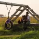 Rossiyalik uchuvchi yovvoyi tabiatda yashay olmaydigan ayiq bolasini asrab oldi (foto, video)