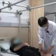 Gazli ichimliklarga ruju qo‘ygan xitoylik erkak yo‘talayotganida son suyagini sindirib oldi