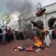 Нетаньяхуга қарши намойишчилар Вашингтонда Америка байроқларини ёқиб юборди
