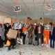Ижтимоий тармоқда шов-шув кўтарган воқеа: ЎзМУ талаба қизлари нега баннер кўтаришди?