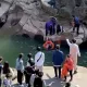 Xitoyda 61 yoshli Britaniya konsuli cho‘kayotgan qizni qutqardi (video)