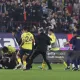 "Трабзонспор" мухлислари ва "Фенербахче" футболчилари ўртасида муштлашув содир бўлди