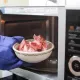 Neden dondurulmuş eti mikrodalga fırında çözdüremezsiniz?