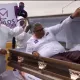 Тобутдан чиқиб нутқ сўзлаган сиёсатчи (видео)