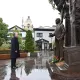 Shavkat Mirziyoyev Moskvadagi Islom Karimov xiyoboniga bordi (foto)