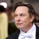 Маск Қримни Россияники деб атагандан сўнг Tesla акциялари нархи пасайиши тезлашди