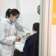 Олимлар AstraZeneca вакцинаси билан эмлашдан кейин тромбоз ҳосил бўлиши сабабини тушунтиришди
