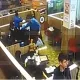 Burger King soqchisi “og‘zini yummagan” xo‘randani do‘pposladi (video)