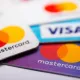Visa ва Mastercard Россиядаги фаолиятини тўхтатди