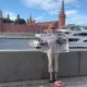 «Putin — qotil». Jurnalist Marina Ovsyannikova Kreml yaqinida yakka o‘zi norozilik namoyishiga chiqdi