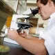 Barcha bakteriyalarni yo‘q qila oluvchi antibiotik yaratildi