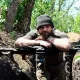 Ukrainada urushning 140-kuni: Donbass okoplarida turgan ukrain askarlari va Mariupolni minalardan tozalayotgan ruslar