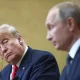 Трамп танқидлар ёмғири остида: «Битта ҳам ўқ узмасдан таслим бўлиш»