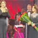 Konsertning yoqimli syurprizi: Ozoda Nursaidova va Shahnoza Otaboyevaning samimiy uchrashuvi (video)
