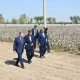 Президент Сирдарёда пахта даласида (фото)