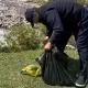 Sadir Japarov dam oluvchilar tabiat qo‘ynida qoldirgan chiqindilarni yig‘di