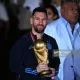 Messi terma jamoa futbolchilari va murabbiylariga ayfon sovg‘a qildi (foto)