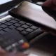 Firibgar telefon qilsa, tanimay aldanib qolmang!