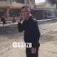 Янгийўлда «Волга» машинаси ёниб кетди. Ҳайдовчиси эса ёнган ҳолда югурмоқда (видео)