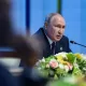 Путин ўтган йили Россия қўшинлари Киев яқинидан чекинганига изоҳ берди