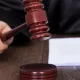 O‘zi bilan ishqiy munosabat aks etgan videoni tarqatmaslik evaziga erkakdan 150 ming dollar talab qilgan ayolga sud hukmi o‘qildi