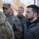 Zelenskiy qo‘mondonlar bilan Zalujniyni chetlab o‘tgan holda gaplashmoqda va yig‘ilishlarda unga piching qilmoqda