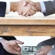 Oʻlim jazosidan ragʻbatlantirishgacha: korrupsiyaga qarshi kim qanday kurashadi?