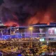 Kechagi teraktda terrorchilardan birining avtomatini olib qo‘ygan yigit voqeani so‘zlab berdi (video)