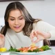 Tanadagi yog‘larni eritishda yordam beruvchi kechki ovqat uchun 7 mahsulot