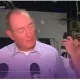 Yangi Zelandiyadagi terakt haqida gapirgan senatorning boshiga tuxum bilan urishdi (video)