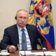Путин коронавирусга чалинган шифокор билан мулоқотдан кейин масофадан ишлашга ўтди