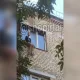Тошкентда ёнғин бўлаётган уйдаги аёл ўзини тўртинчи қаватдан ташлади