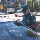 Haydovchi mashina jarima maydonchasiga joylanishidan norozi bo‘ldi va uning ustiga chiqib oldi