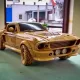Ишлайдиган «подвеска»га эга ёғочдан ясалган Ford Mustang нусхаси сотувга қўйилди (видео)