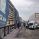 Қамчиқ довонида Damas ҳам орқа, ҳам олд томондан юк машиналари билан тўқнашди