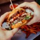 İmmünite için hangisi daha tehlikelidir: hamburger mi yoksa soğuk algınlığı mı?