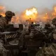 Украинада урушнинг 438-куни: Бахмут атрофидаги жанглар ва Харкивдаги вайронгарчиликлар (фото)
