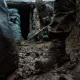 Украин аскарлари лой ва совуқда, каламушлар орасида қандай жанг қилмоқда?