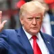 Трампнинг вилласидан ўта махфий ҳужжатлар топилди