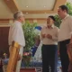 Фарзанднинг отага меҳрибонлиги ҳақида: «Отаси борлар, отангизни эҳтиёт қилинг» (видео)