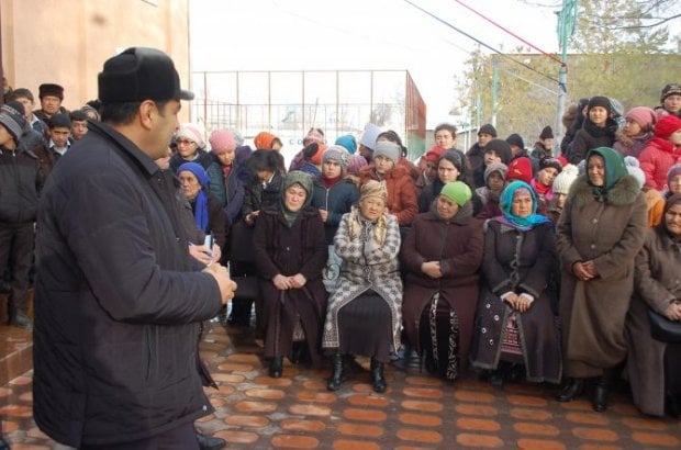 Namangan viloyati hokimi aholi muammolarini o‘rganmoqda