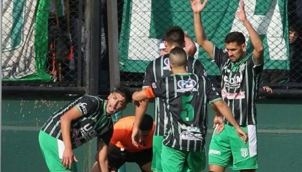 Bosh hakam o‘yin vaqtida futbolchini o‘limdan saqlab qoldi (Video)