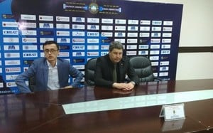 Кумиков: "Ҳужумчи дарвоза томон зарба бериши керак, у эса чекиб турибди!"