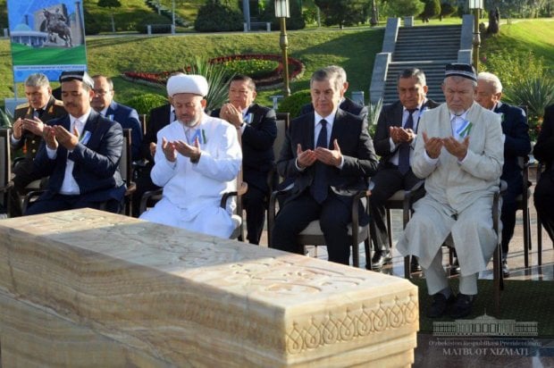 Shavkat Mirziyoyev Shahidlar xotirasi xiyobonidagi xotirlash marosimida ishtirok etdi (foto)